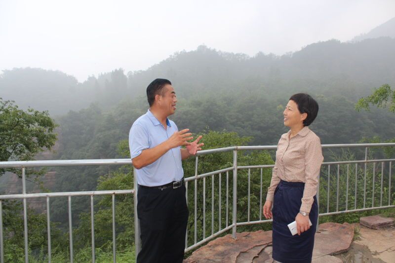 新乡市旅游局领导亲赴轿顶山景区慰问 景区推出免门票政策 新乡市旅游局领导亲赴轿顶山景区慰问 景区推出免门票政策