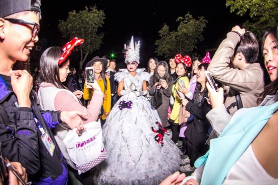 秋游看方特 多样欢乐精彩不停