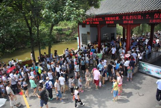 中秋小长假龙潭大峡谷接待游客数量达3万人次