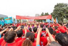 《熊出没》现身郑港徒步大会，践行绿色健康出行