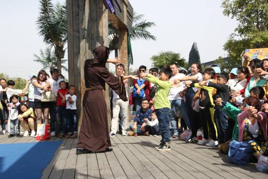 方特十一放大招  魔法师遇上滑稽大师迸发奇趣欢乐