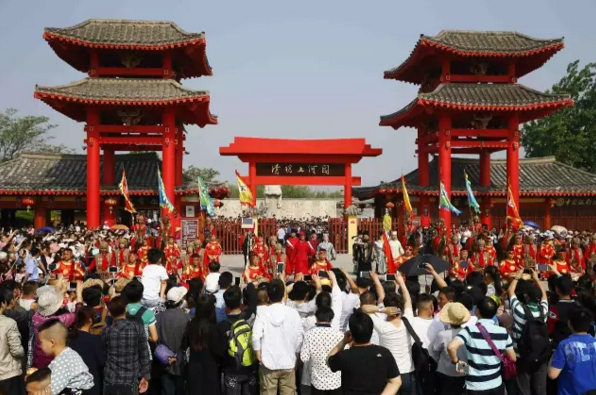 “快”来开封，“慢”游清明上河园
