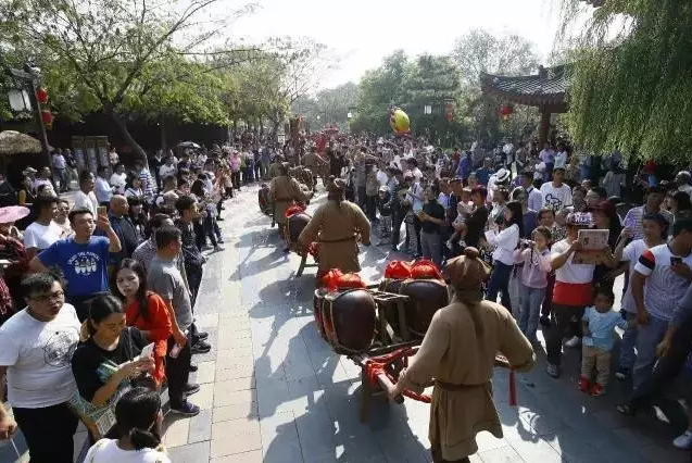 国家旅游局发布“十一”旅游“红黑榜”，清明上河园景区荣登综合“秩序最佳景区”榜单！