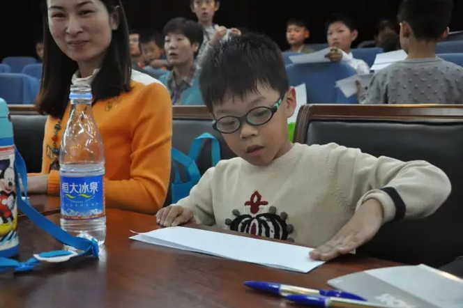 《全国中小学生近视免费防控万里行》首次线下公开课圆满落幕！