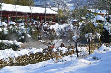 激情莲花  冬日狂欢  灵山莲花水城冬游季华彩启幕