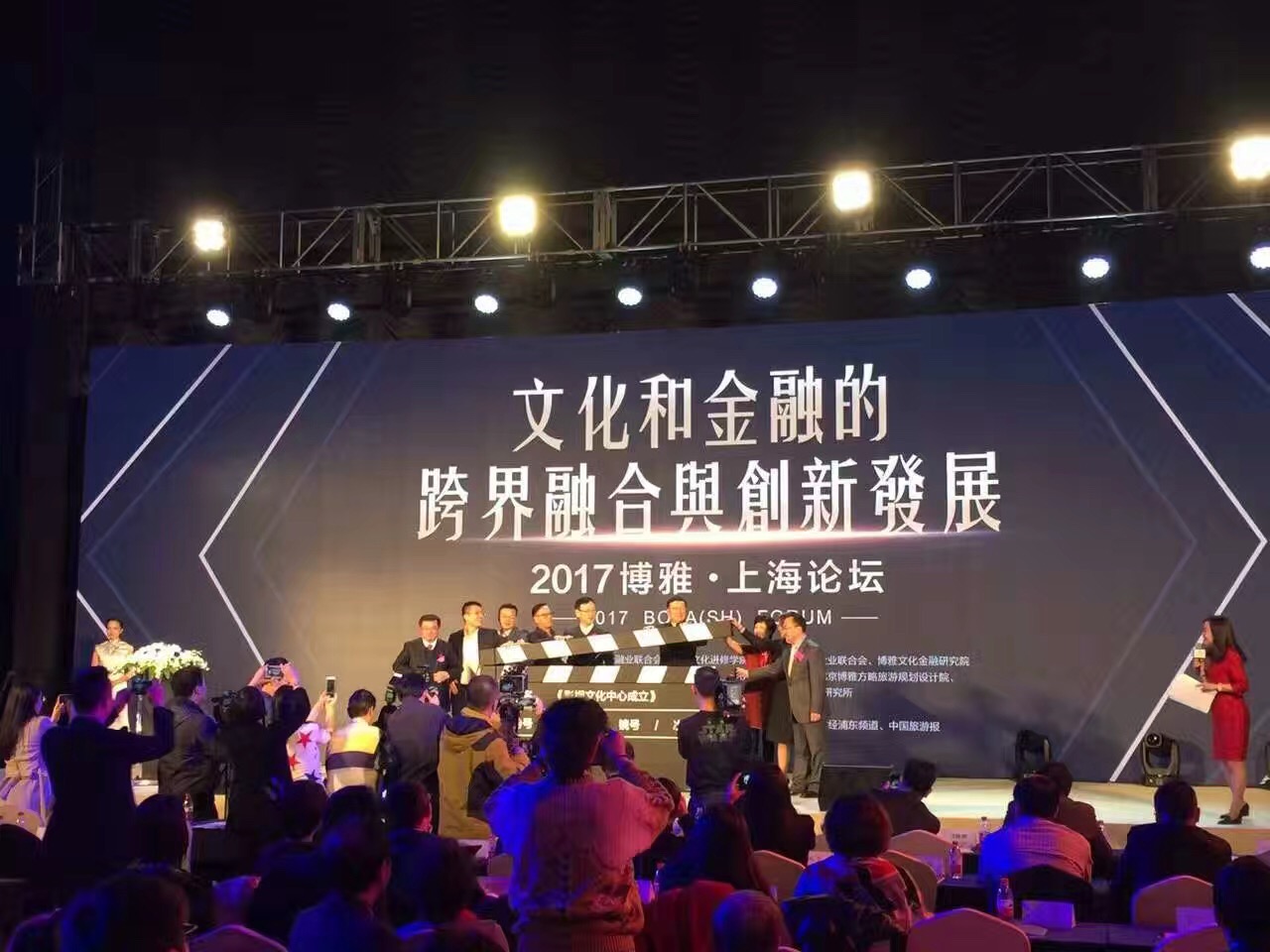 清园股份与博雅•上海集团签署战略合作协议,开始实施走出去引进来的公司发展战略 清园股份与博雅•上海集团签署战略合作协议,开始实施走出去引进来的公司发展战略