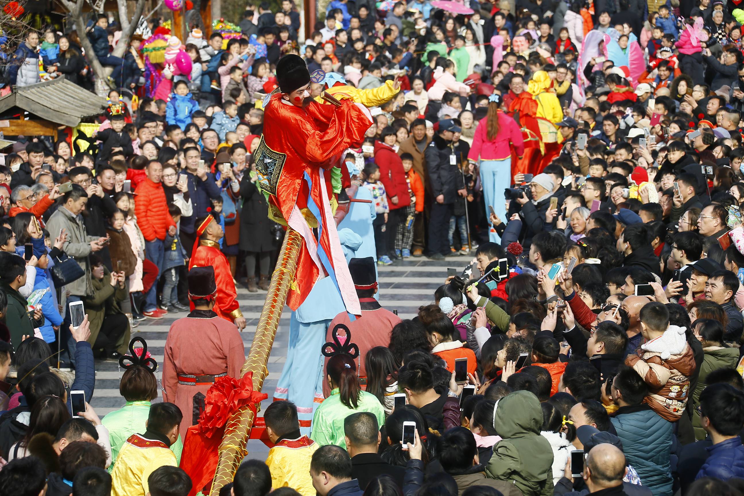 不出十五都是年,清明上河园民俗文化节依旧火爆! 不出十五都是年,清明上河园民俗文化节依旧火爆!