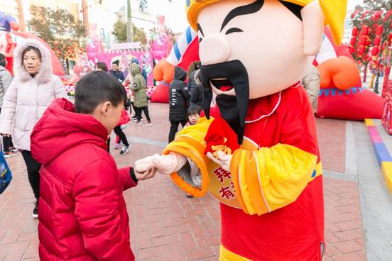 春节期间郑州方特用心服务 为游客营造多样欢乐