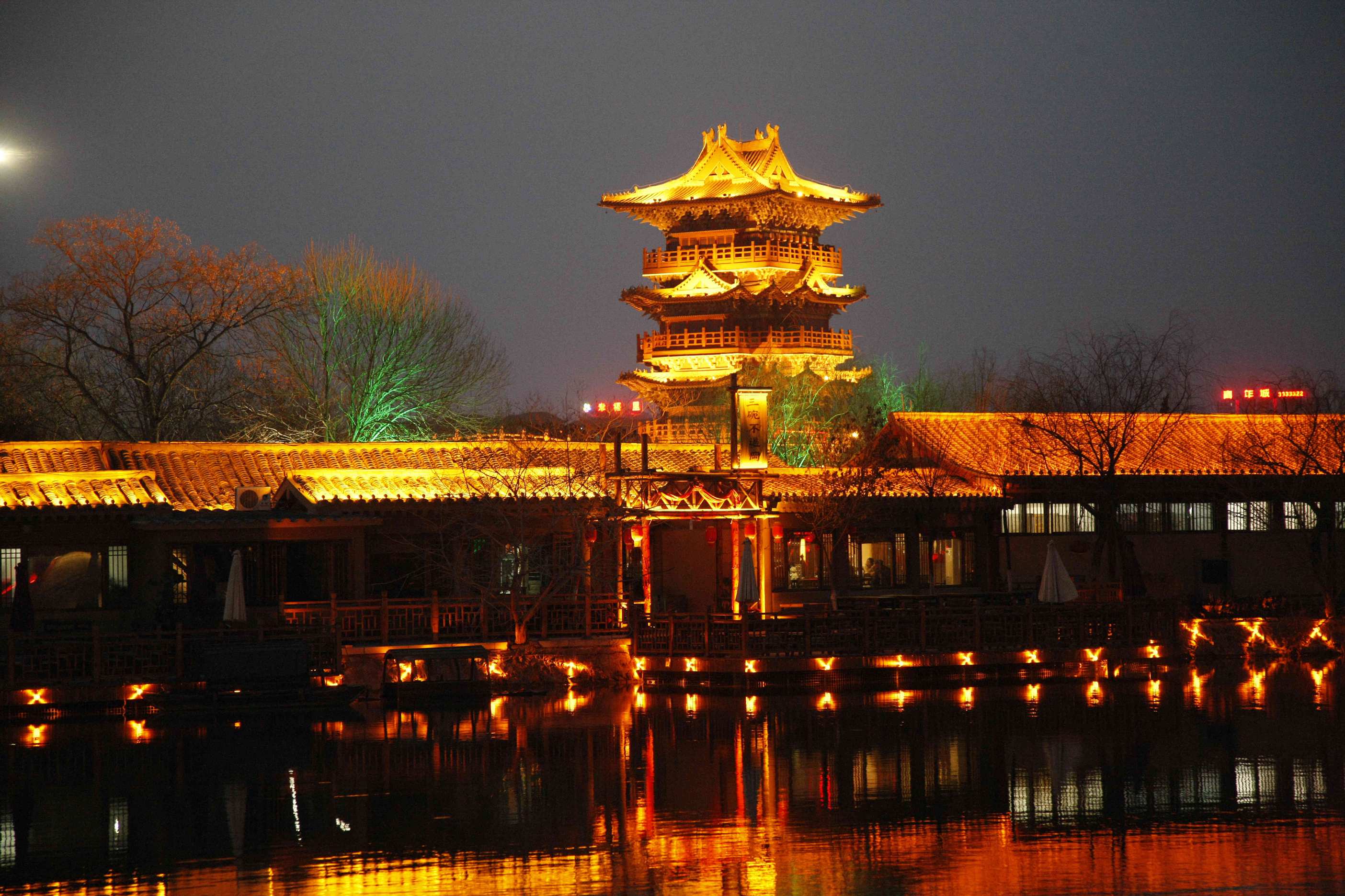 夜色撩人怎么撩？八块腹肌？美腿翘臀？NONONO！看这里！