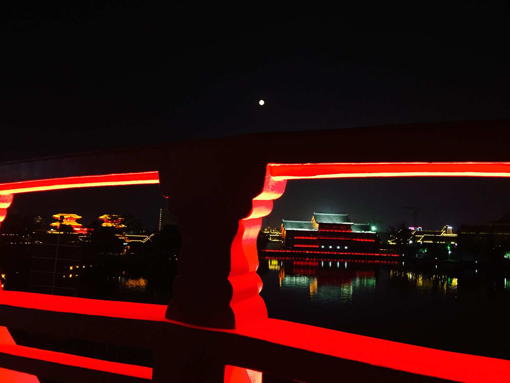 夜色撩人怎么撩?八块腹肌?美腿翘臀?NONONO!看这里! 夜色撩人怎么撩?八块腹肌?美腿翘臀?NONONO!看这里!