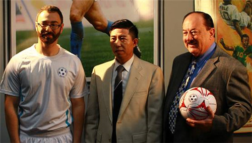 国际特技球星杰瑞米·摩尔肯携球队成功签约中国功夫足球队有限公司