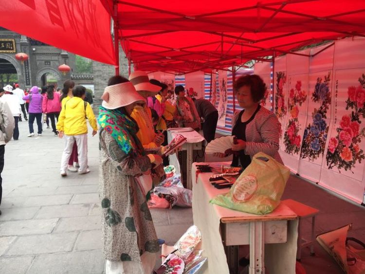巩义市首次迎来旅游专列 巩义市首次迎来旅游专列