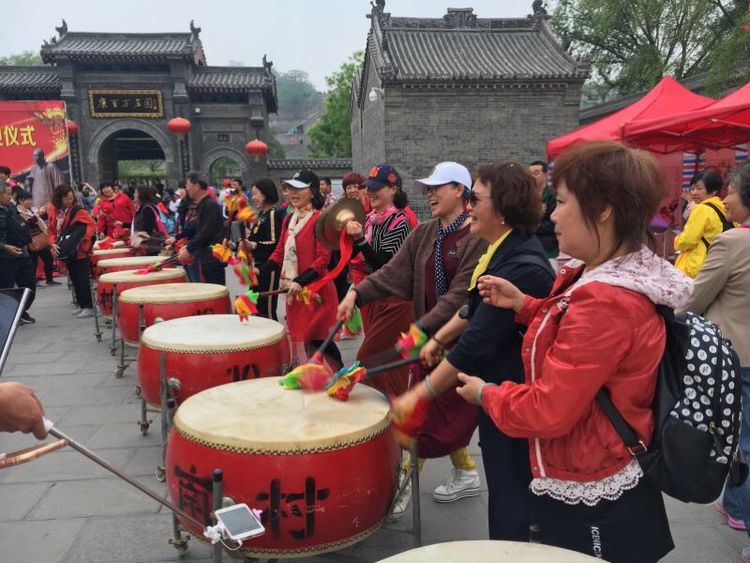 巩义市首次迎来旅游专列 巩义市首次迎来旅游专列