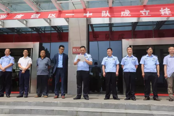 有警察叔叔的保护，来白云山旅游还怕什么？