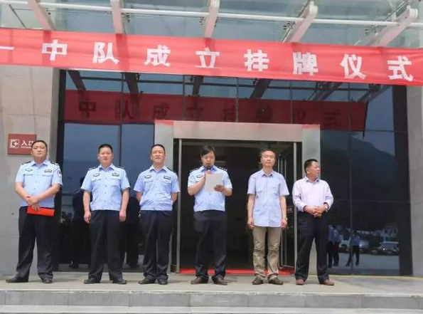有警察叔叔的保护，来白云山旅游还怕什么？