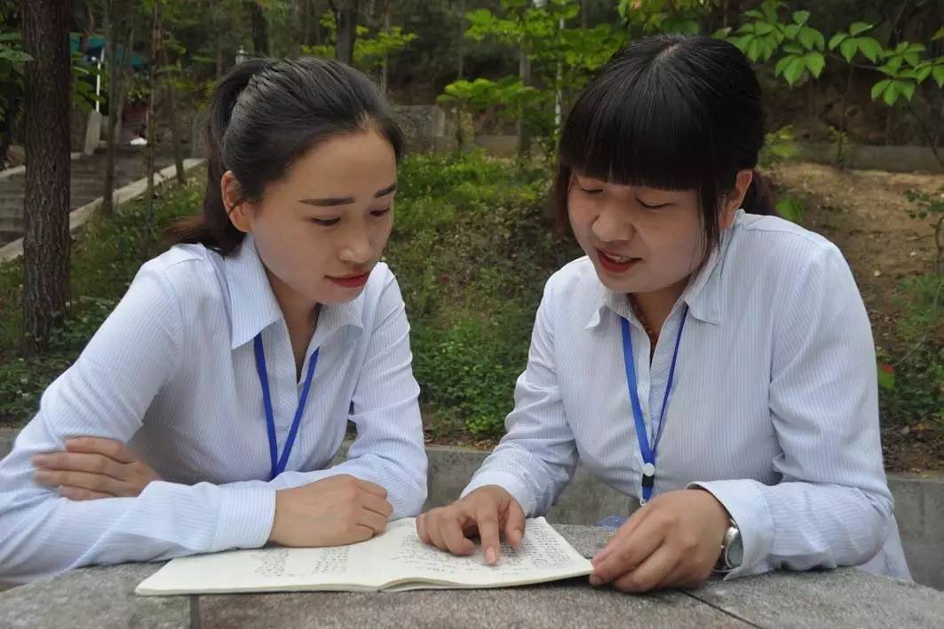 穿越而来的美女导游，画风清奇惹人醉