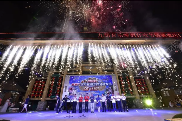 洛阳重渡沟：重渡沟第九届音乐啤酒狂欢节开幕了！下一个啤酒王就是你！
