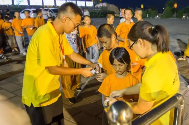 “两岸一家亲 共赴禅宗情”关爱失亲儿童慈善活动暖人心