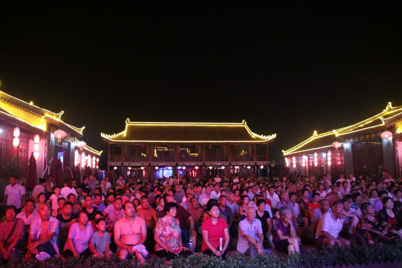 郑州往西80公里的这座灵秀之城，照亮了整个夜空