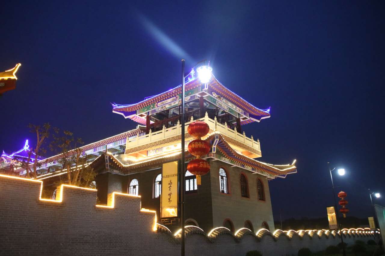郑州往西80公里的这座灵秀之城，照亮了整个夜空