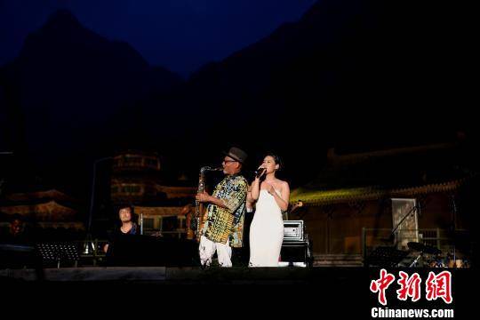 袁娅维亮嗓嵩山国际音乐节“格莱美”大师助阵