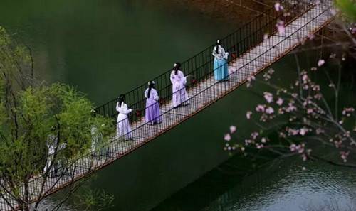七夕文化节 巩义青龙山十六道桃味等你来（组图）