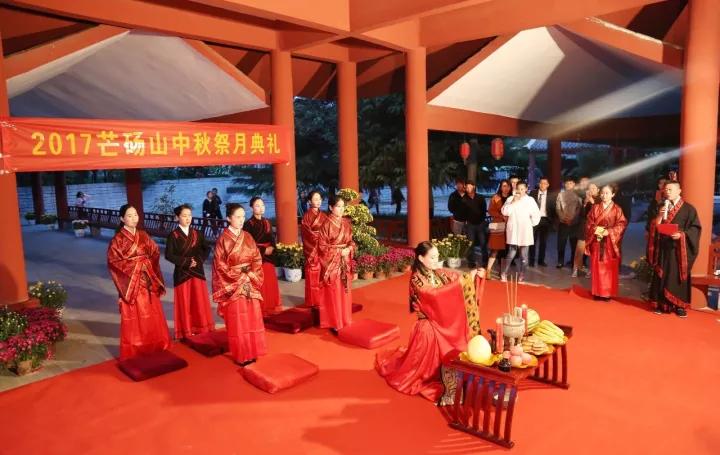 ​芒砀山中秋拜月　祈福中华国泰民安