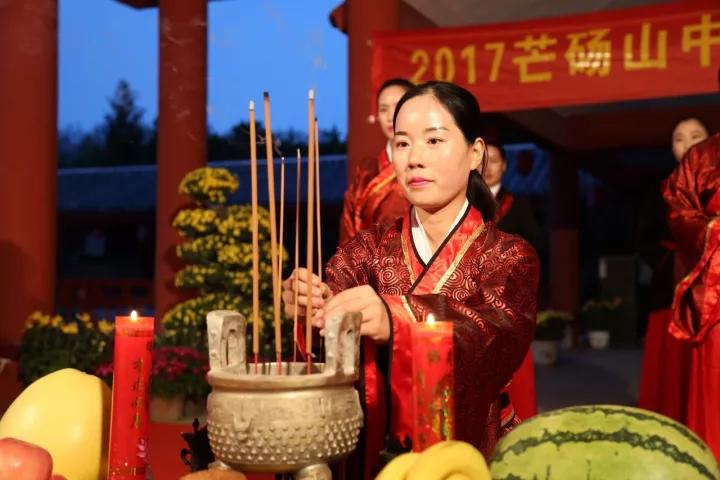 ​芒砀山中秋拜月　祈福中华国泰民安