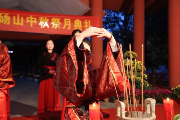 ​芒砀山中秋拜月　祈福中华国泰民安