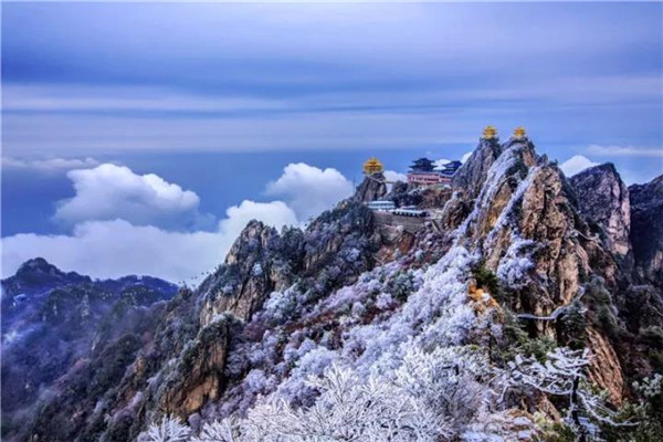 登老君山顶 看云海翻涌 雾凇仙境 登老君山顶 看云海翻涌 雾凇仙境