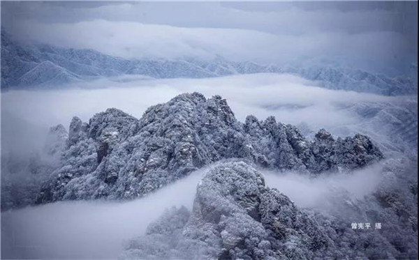 登老君山顶 看云海翻涌 雾凇仙境 登老君山顶 看云海翻涌 雾凇仙境