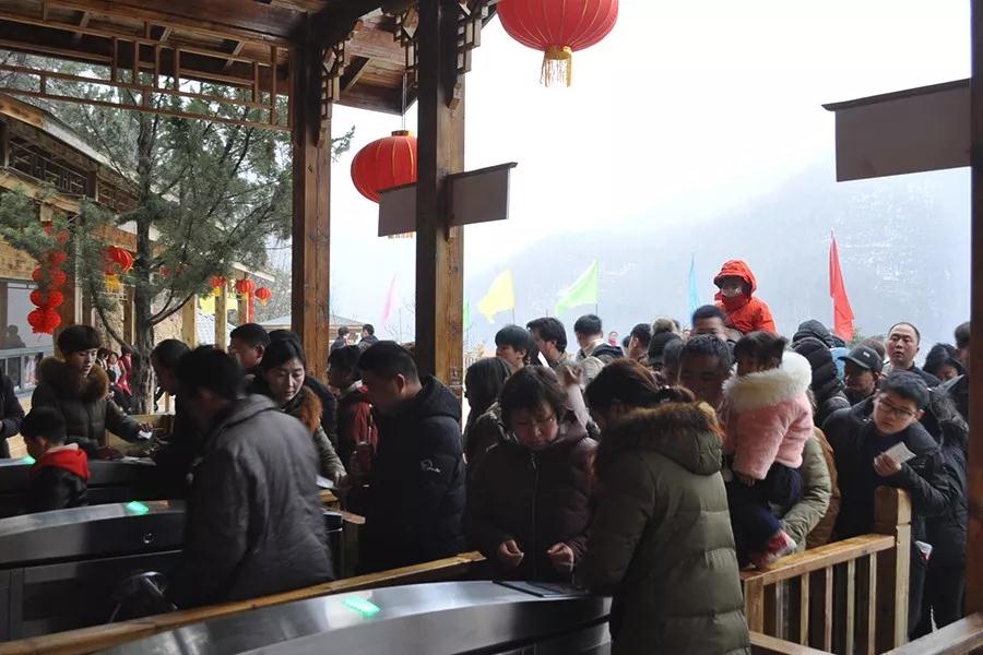 老家过大年,鸡冠洞里精彩嗨不停 老家过大年,鸡冠洞里精彩嗨不停