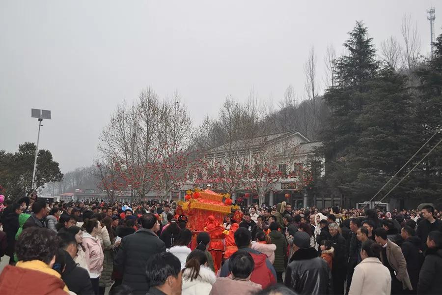 老家过大年,鸡冠洞里精彩嗨不停 老家过大年,鸡冠洞里精彩嗨不停