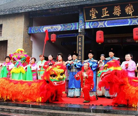 走吧，到内乡踏春赏花看县衙演出尝古街小吃