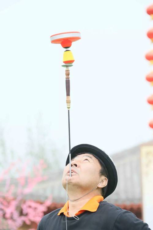 2018中国（开封）清明文化节全国优秀抖空竹展演在清明上河园举行