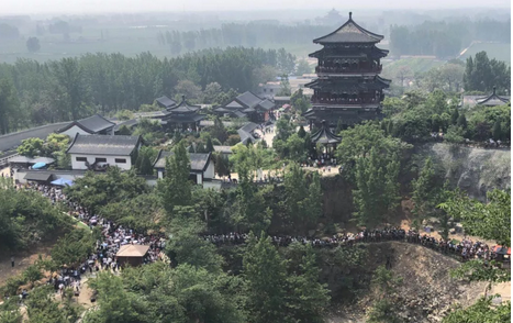 游人井喷——芒砀山旅游区五一节欢乐火爆