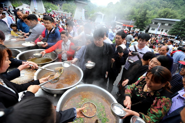 厉害了！河南老君山3吨半豆腐打造出巨型“二十四节气”图