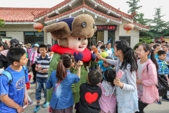 迎六一，开封SOS儿童村村民畅游方特梦幻王国
