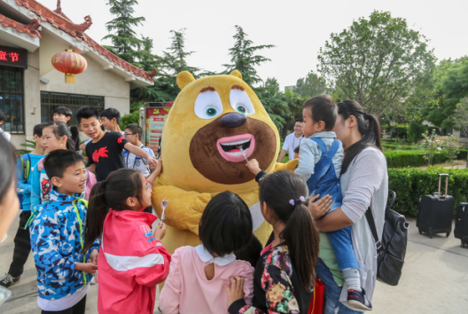迎六一，开封SOS儿童村村民畅游方特梦幻王国