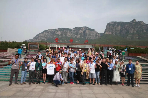 参加2018中国（郑州）国际旅游城市市长论坛的国际旅行商走进云台山