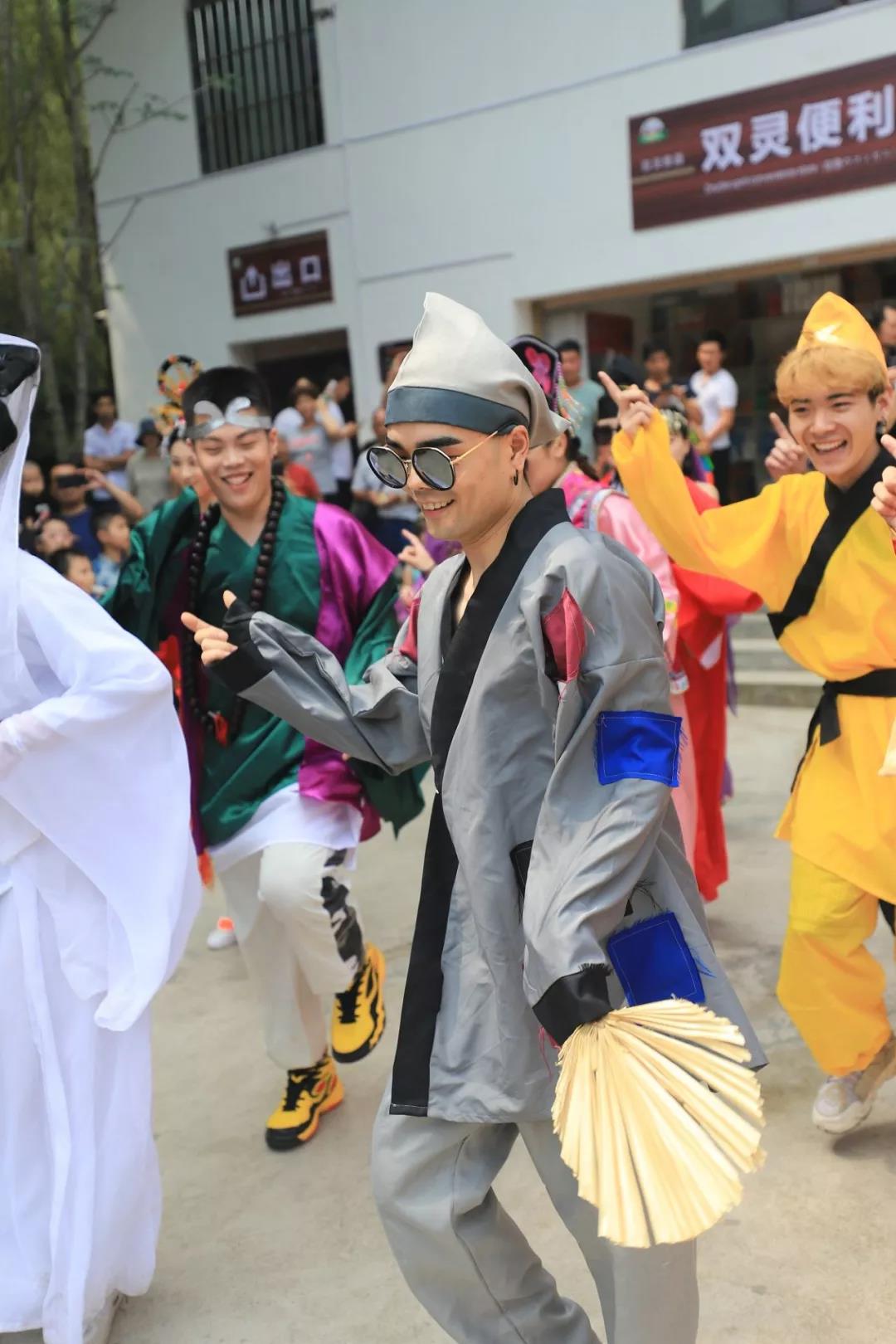 快闪！影视明星大咖惊现重渡沟 全民狂欢秒变摇摆海洋