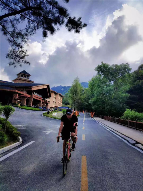 为爱骑行180公里,白云之巅浪漫告白 为爱骑行180公里,白云之巅浪漫告白