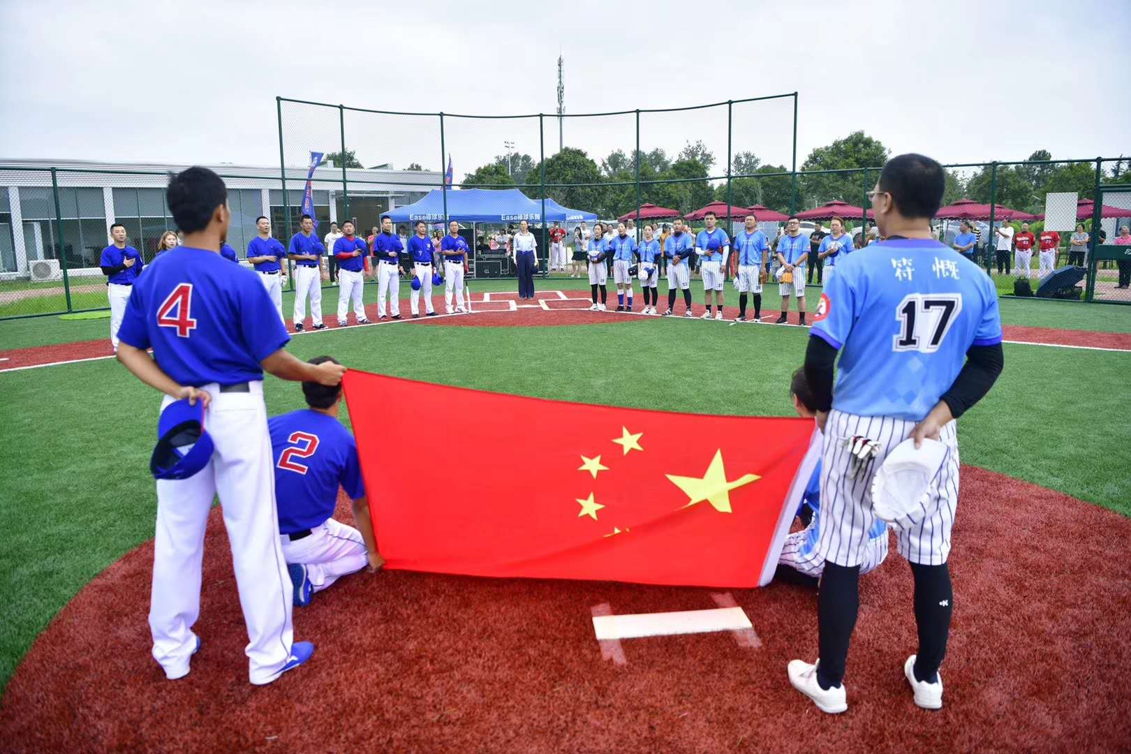 郑州市首届德润置业杯成人慢投垒球赛在丰乐葵园成功举办
