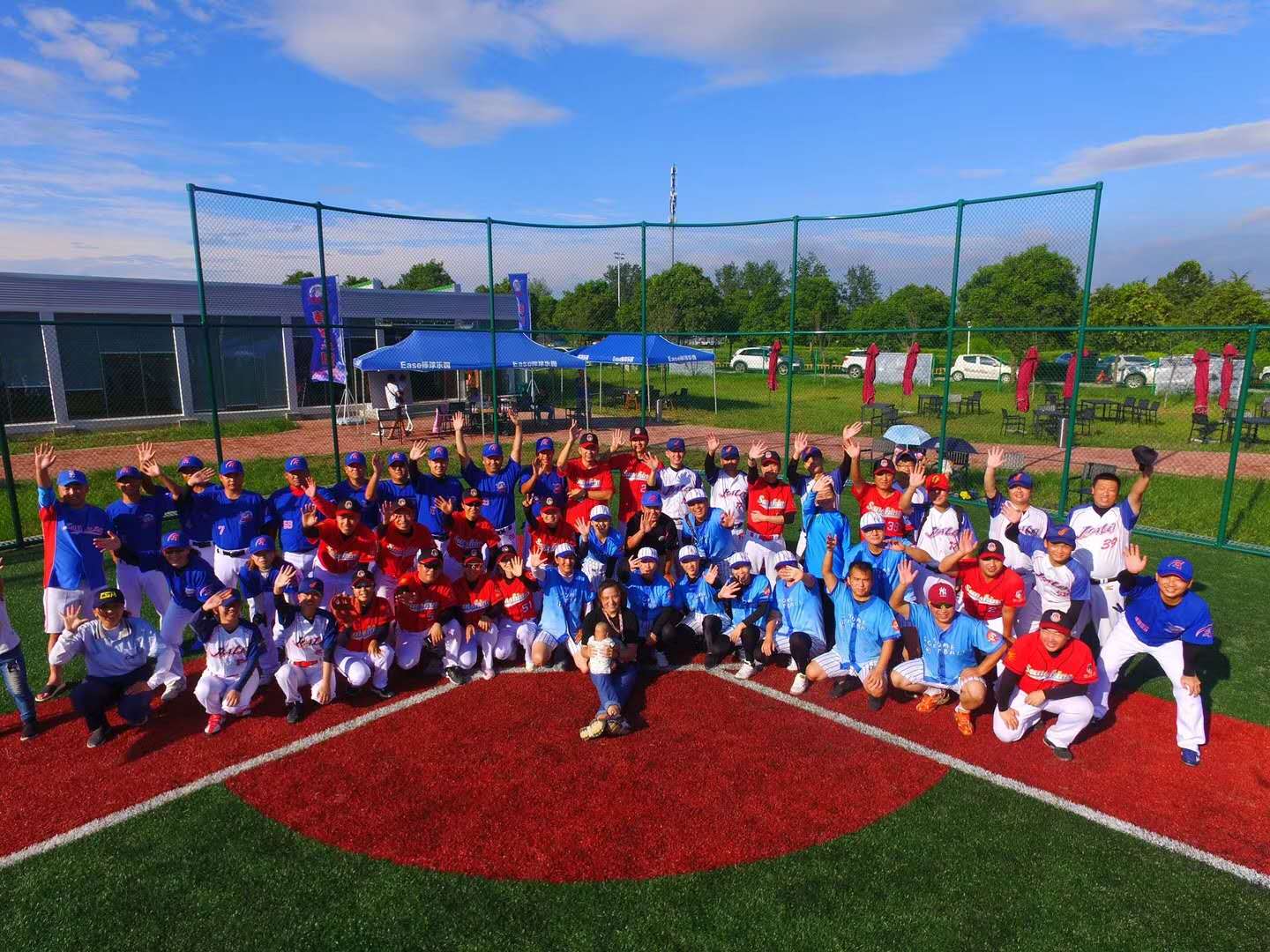 郑州市首届德润置业杯成人慢投垒球赛在丰乐葵园成功举办