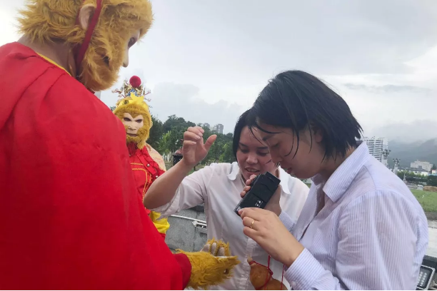 鸡冠洞:高速免费期间让人感动的瞬间! 鸡冠洞:高速免费期间让人感动的瞬间!