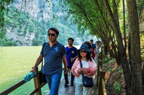 台湾旅行社代表空降青天河景区进行实地参观、考察