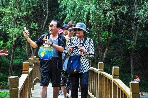 台湾旅行社代表空降青天河景区进行实地参观、考察