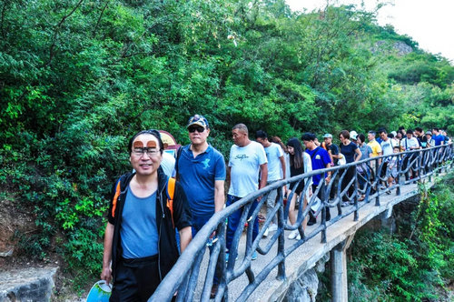 台湾旅行社代表空降青天河景区进行实地参观、考察