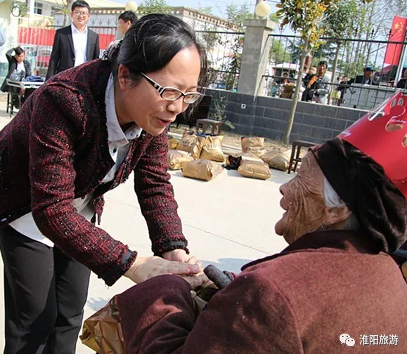 淮阳县旅游局驻白楼镇大宋扶贫村工作队举行重阳节系列活动