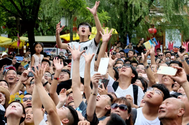 清园“筑梦人”：全心全力二十年，成就清明上河园！